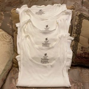 SET OF 4 NEW W/ITHOUT TAG HANES TANKS SIZE M👕